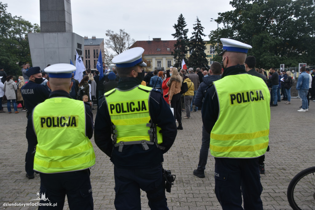 Antycovidowcy protestowali na pl. Wolności