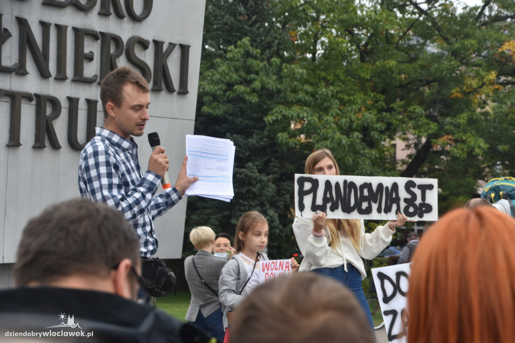 Antycovidowcy protestowali na pl. Wolności