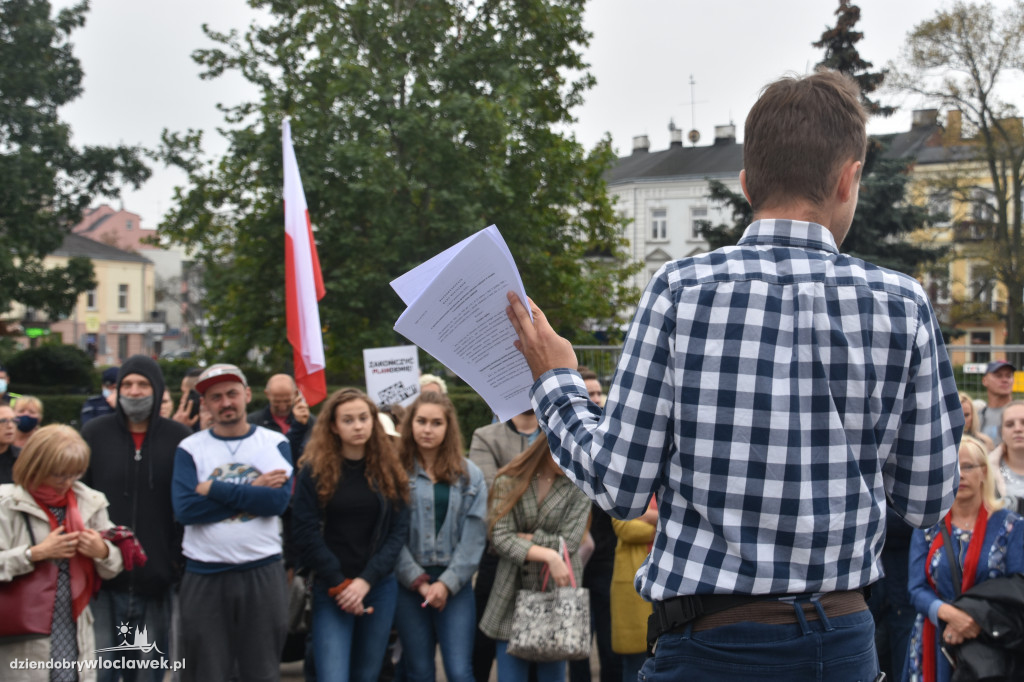 Antycovidowcy protestowali na pl. Wolności