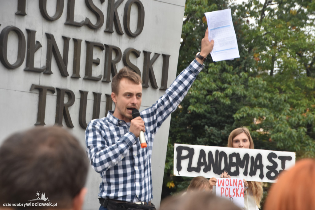 Antycovidowcy protestowali na pl. Wolności