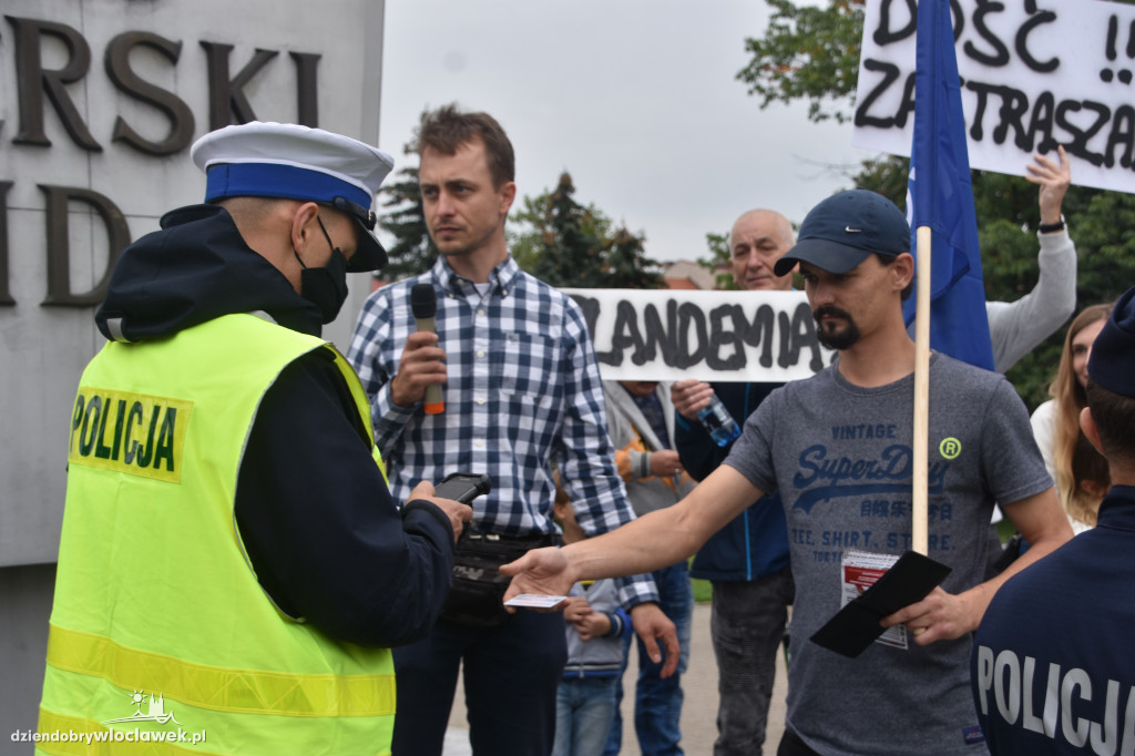 Antycovidowcy protestowali na pl. Wolności