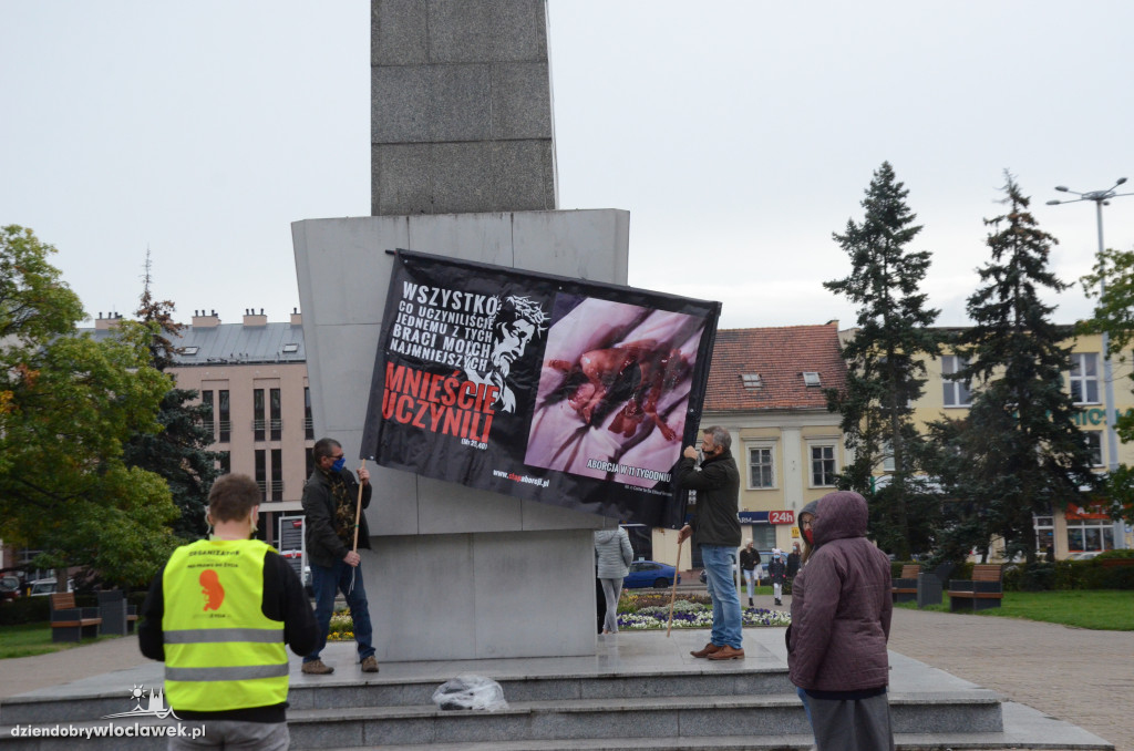 Obrońcy życia modlili się na pl. Wolności