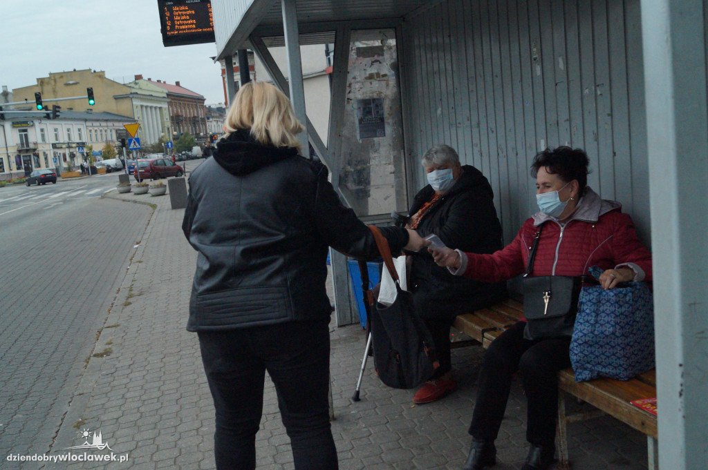 Akcja `Podziel się maseczką`