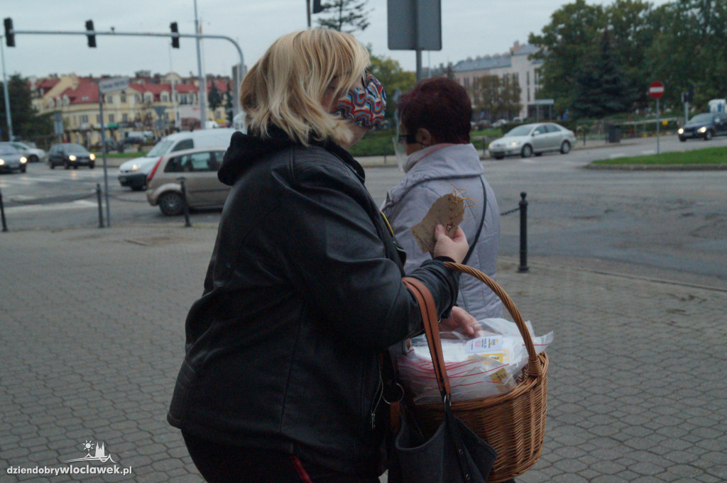 Akcja `Podziel się maseczką`