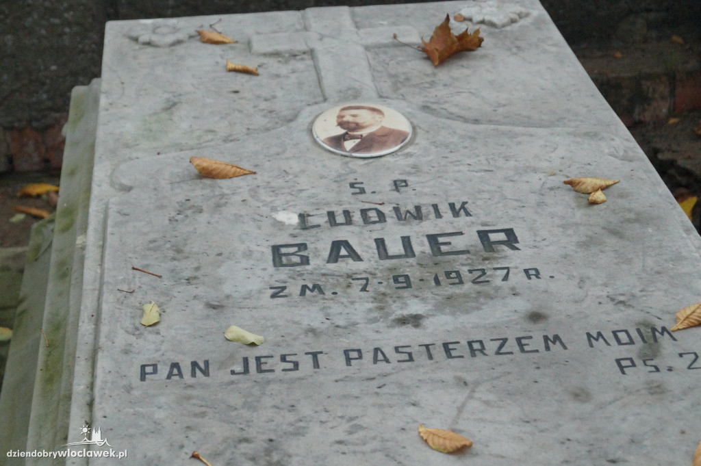 Te nagrobki odnowiono za pieniądze z kwest
