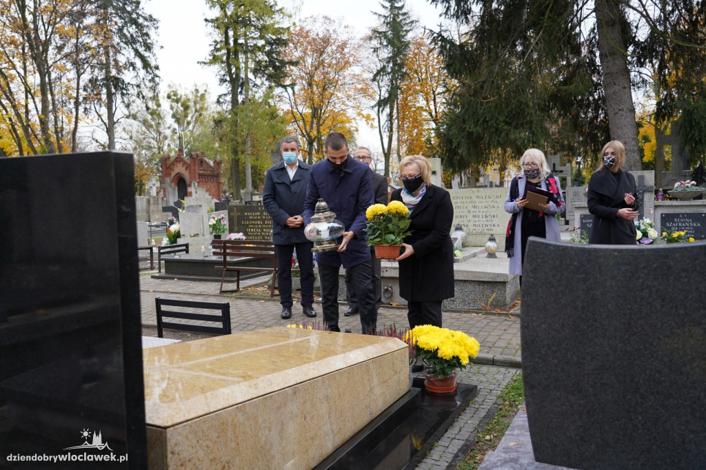 Władze miasta odwiedziły cmentarz komunalny