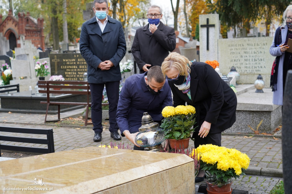 Władze miasta odwiedziły cmentarz komunalny