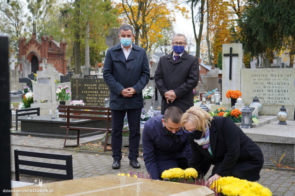 Władze miasta odwiedziły cmentarz komunalny