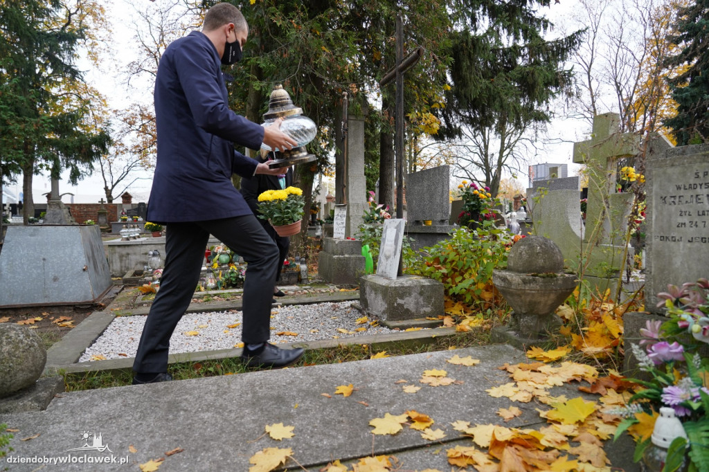Władze miasta odwiedziły cmentarz komunalny