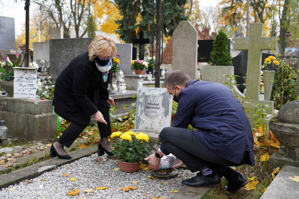 Władze miasta odwiedziły cmentarz komunalny