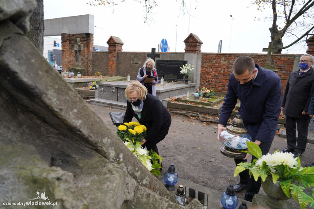Władze miasta odwiedziły cmentarz komunalny