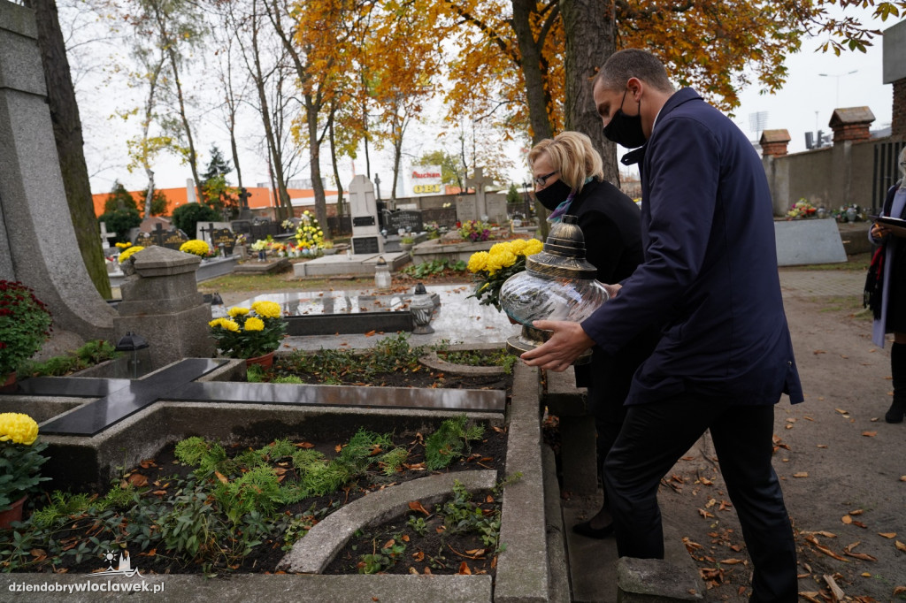 Władze miasta odwiedziły cmentarz komunalny