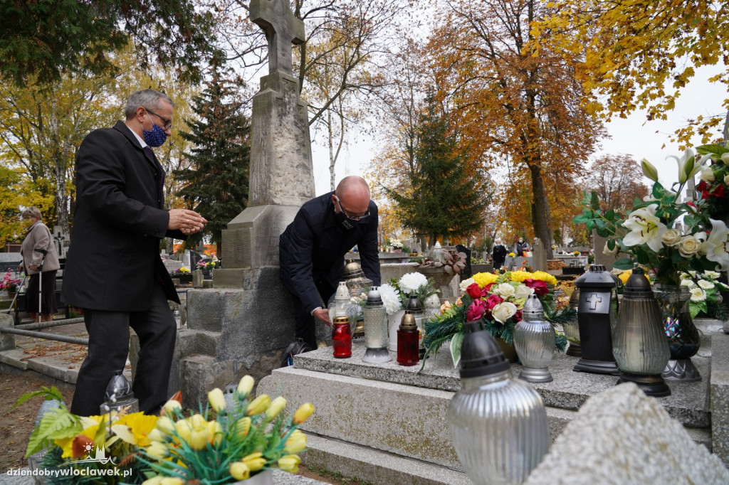 Władze miasta odwiedziły cmentarz komunalny