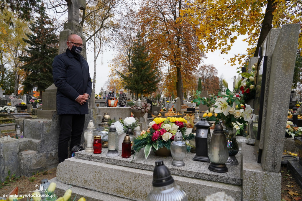 Władze miasta odwiedziły cmentarz komunalny