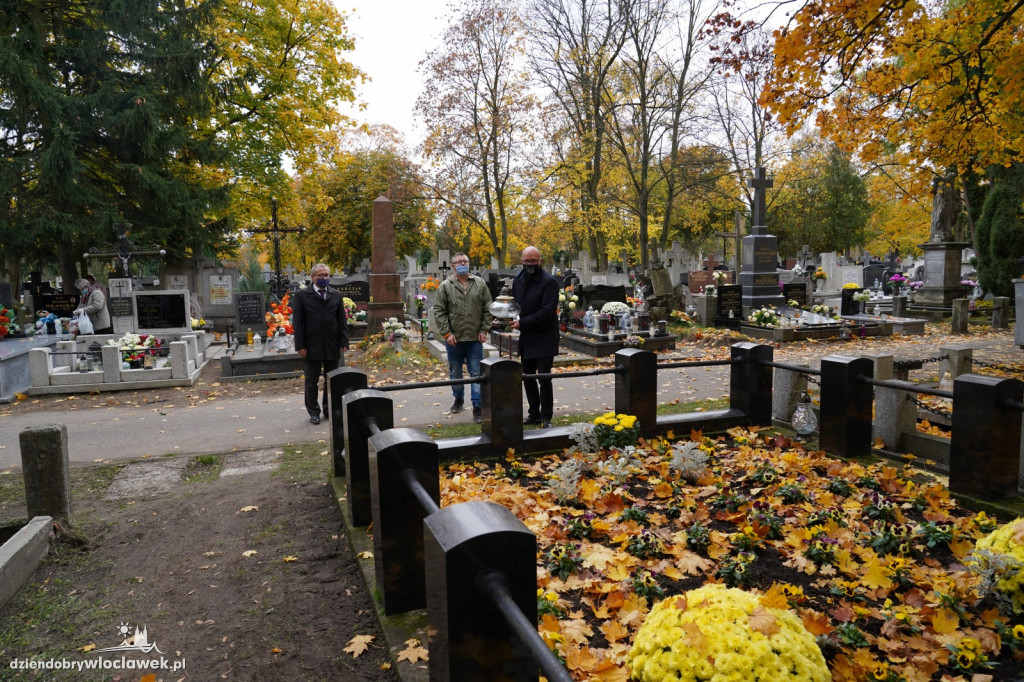 Władze miasta odwiedziły cmentarz komunalny