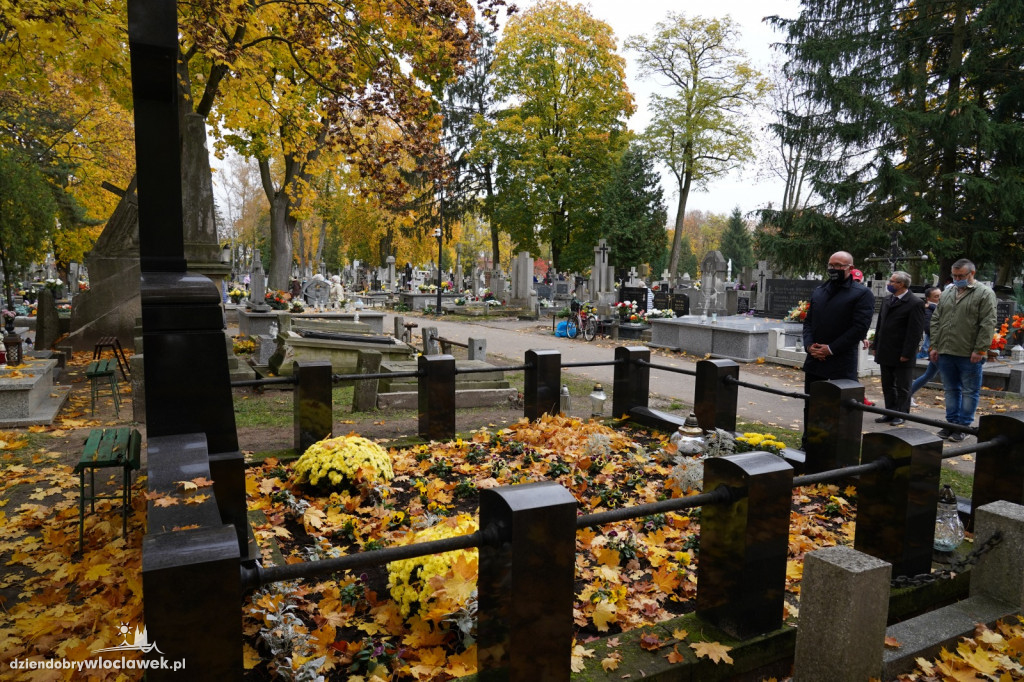 Władze miasta odwiedziły cmentarz komunalny