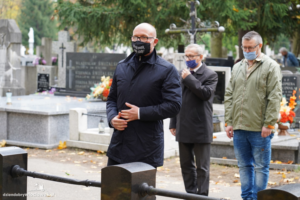 Władze miasta odwiedziły cmentarz komunalny