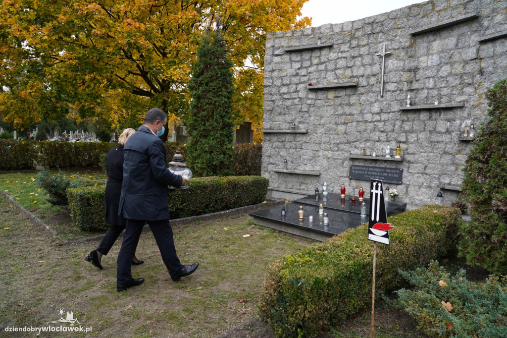 Władze miasta odwiedziły cmentarz komunalny