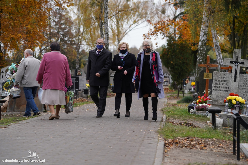 Władze miasta odwiedziły cmentarz komunalny