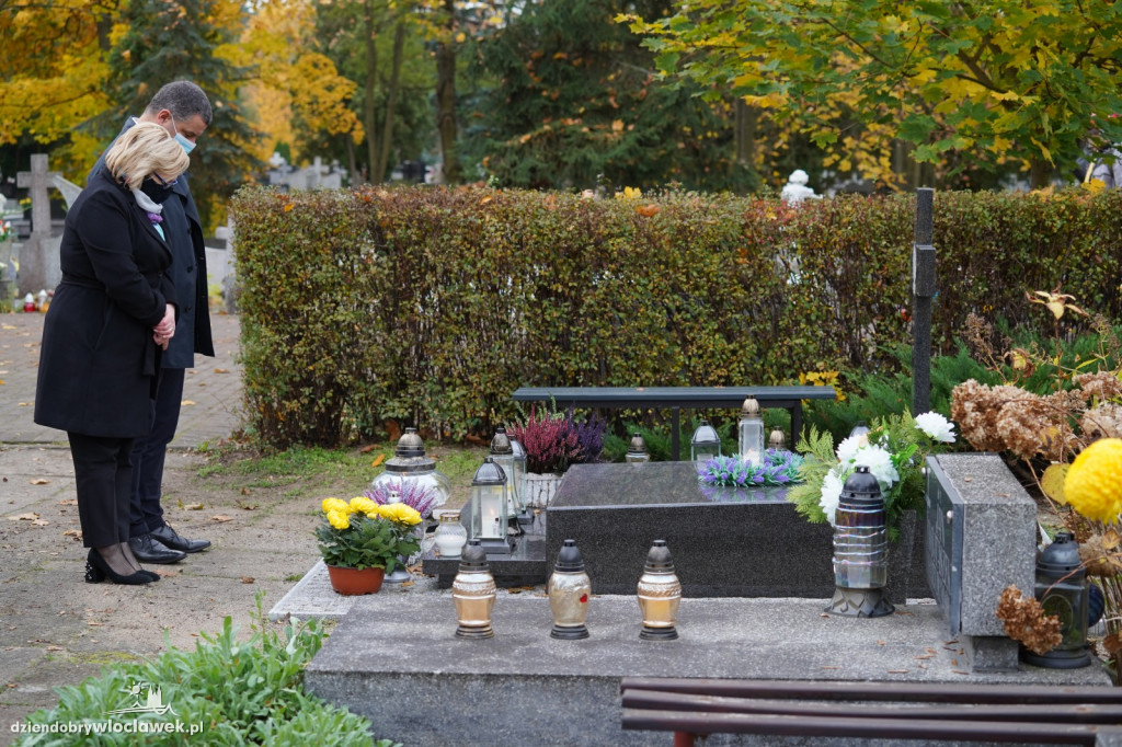 Władze miasta odwiedziły cmentarz komunalny