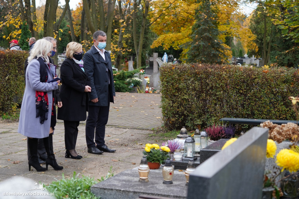 Władze miasta odwiedziły cmentarz komunalny