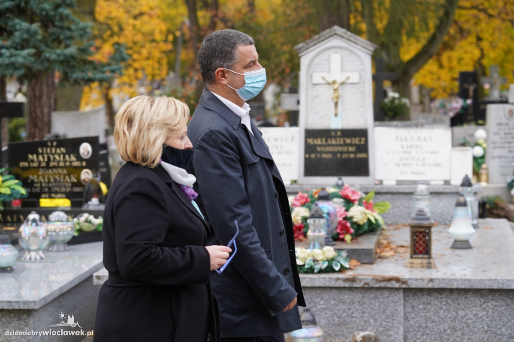 Władze miasta odwiedziły cmentarz komunalny
