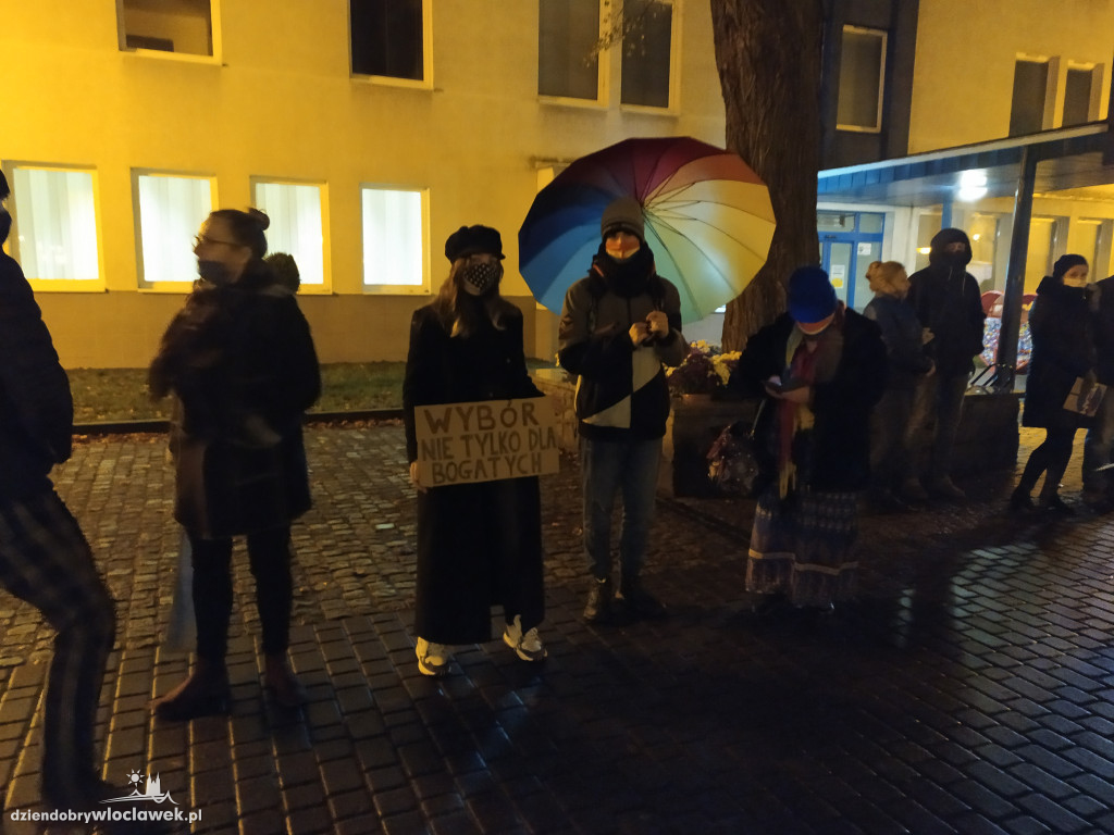 Strajk Kobiet, 6.XI Policja spisywała uczestniczki