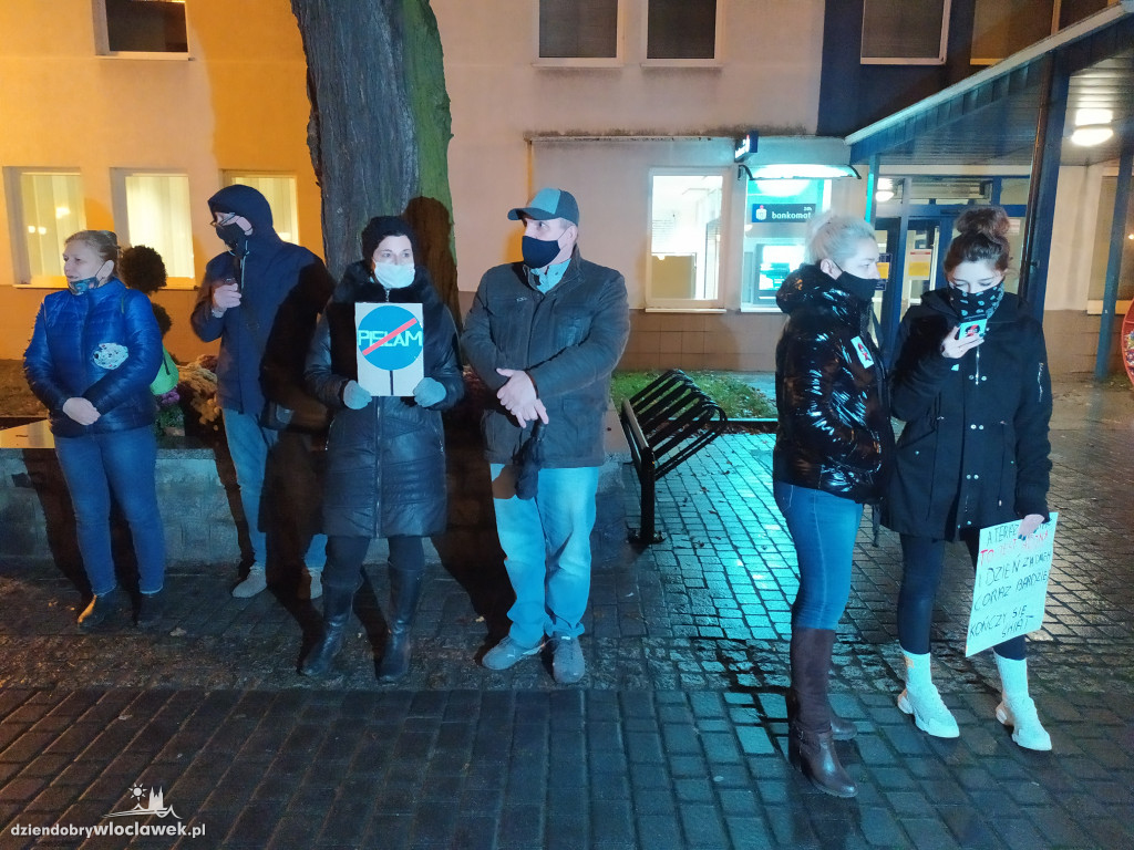 Strajk Kobiet, 6.XI Policja spisywała uczestniczki