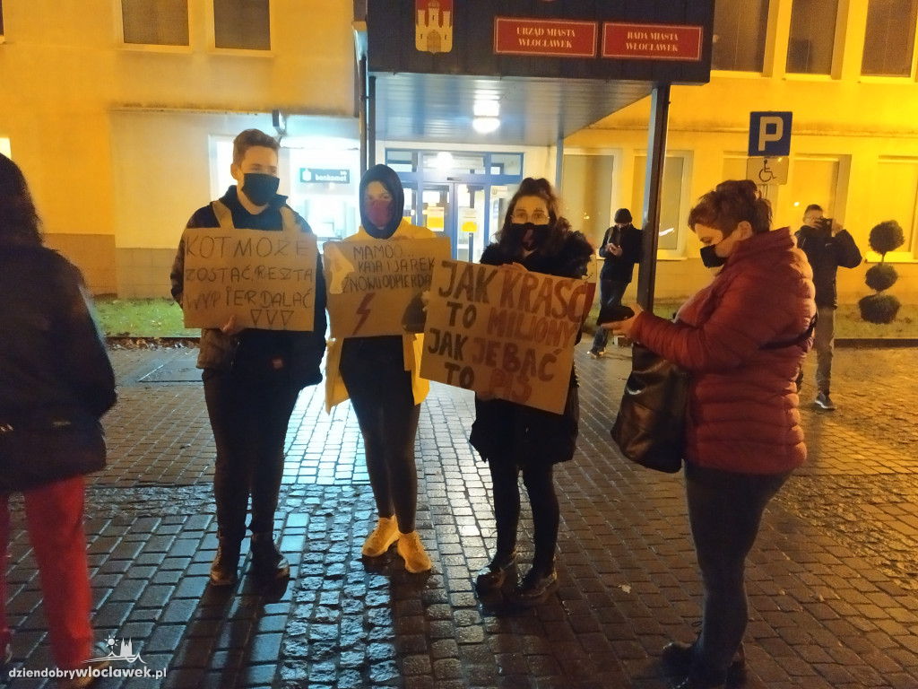 Strajk Kobiet, 6.XI Policja spisywała uczestniczki