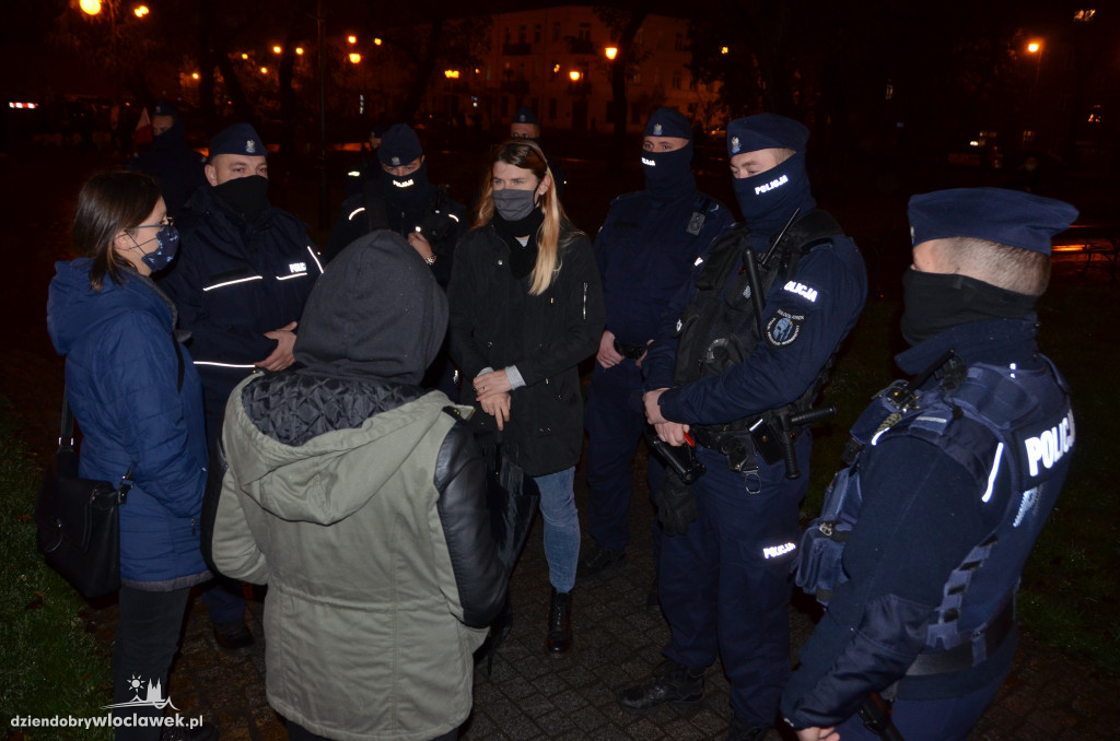 Strajk Kobiet, 6.XI Policja spisywała uczestniczki