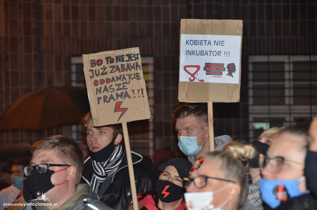 Strajk Kobiet, 6.XI Policja spisywała uczestniczki