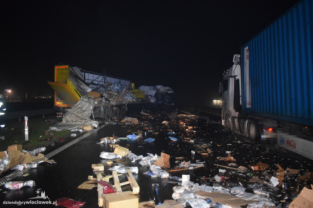 Zderzenie dwóch TIR-ów na A1