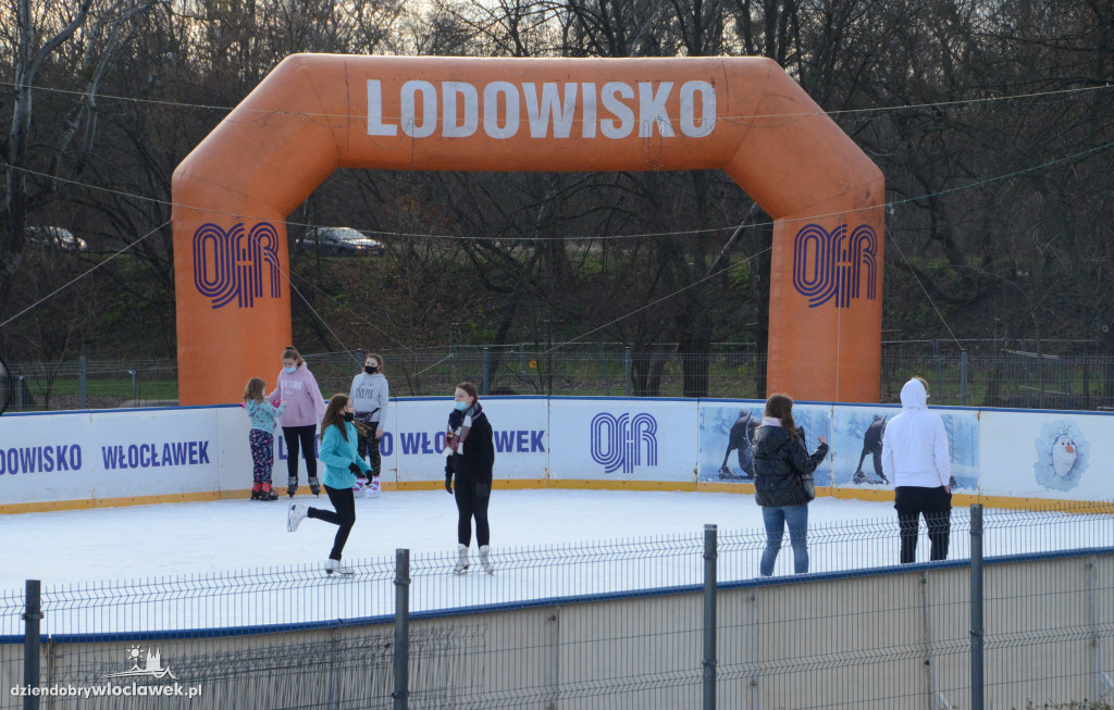 We Włocławku już działa lodowisko