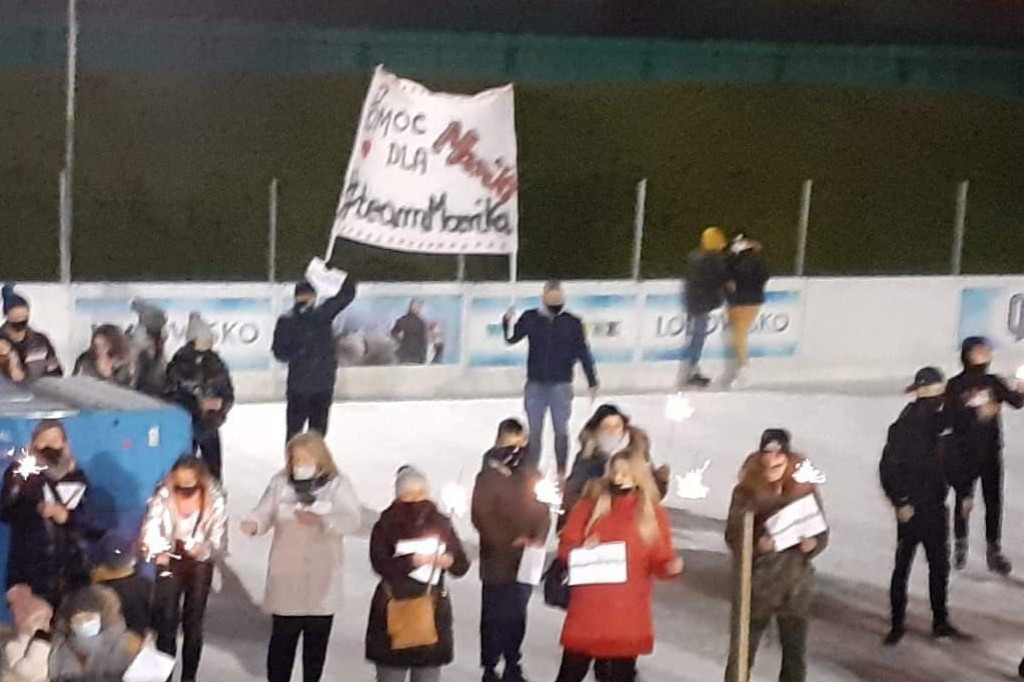 Na lodowisku pomagali chorej Marice