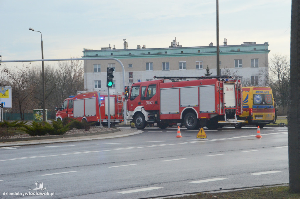 Zderzenie dwóch aut przy Tesco
