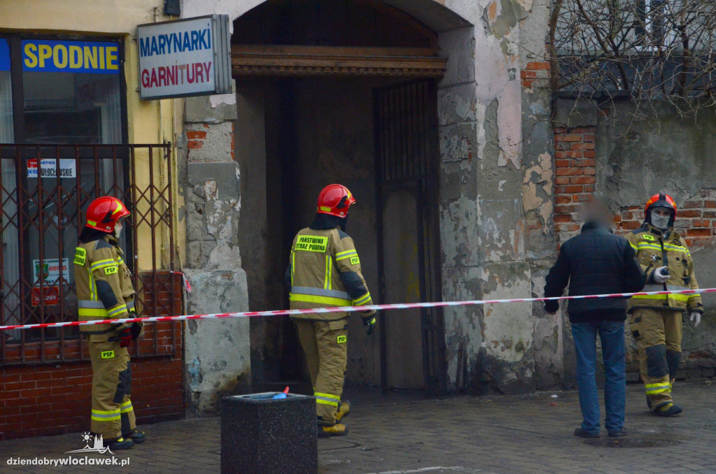 Zawalił się dach kamienicy