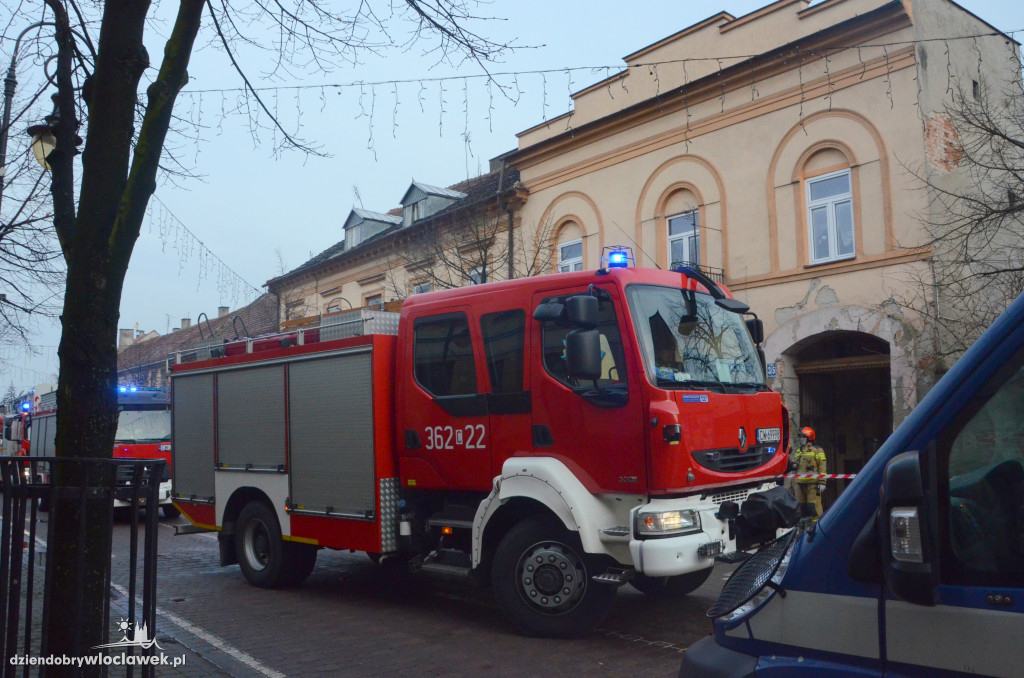 Zawalił się dach kamienicy