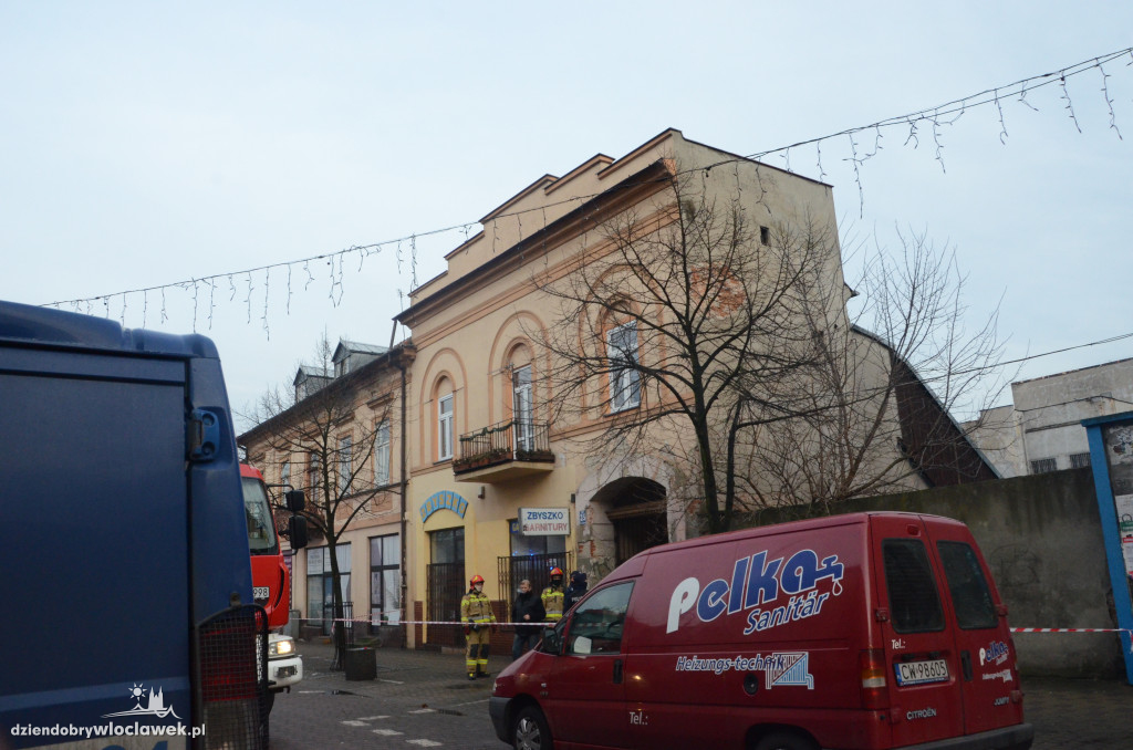 Zawalił się dach kamienicy
