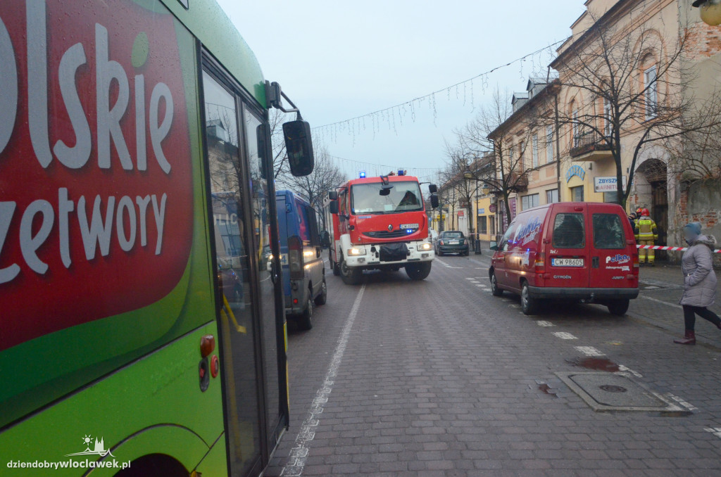 Zawalił się dach kamienicy