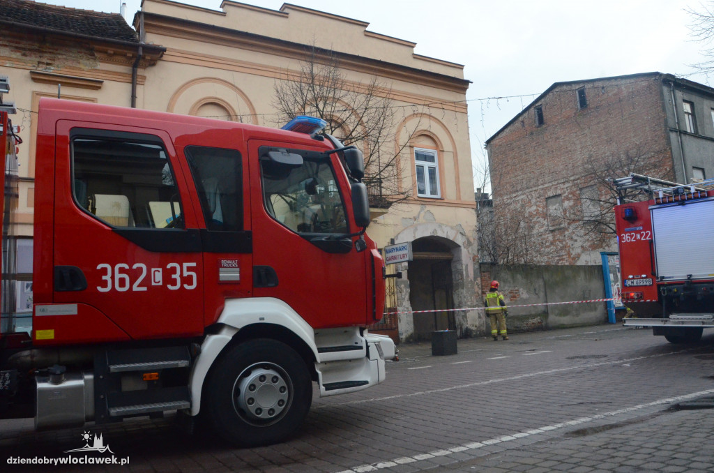 Zawalił się dach kamienicy