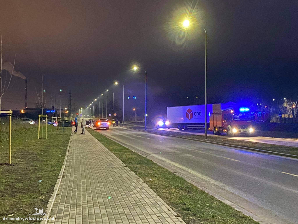 Wypadek ciężarówki na ul. Papieżka