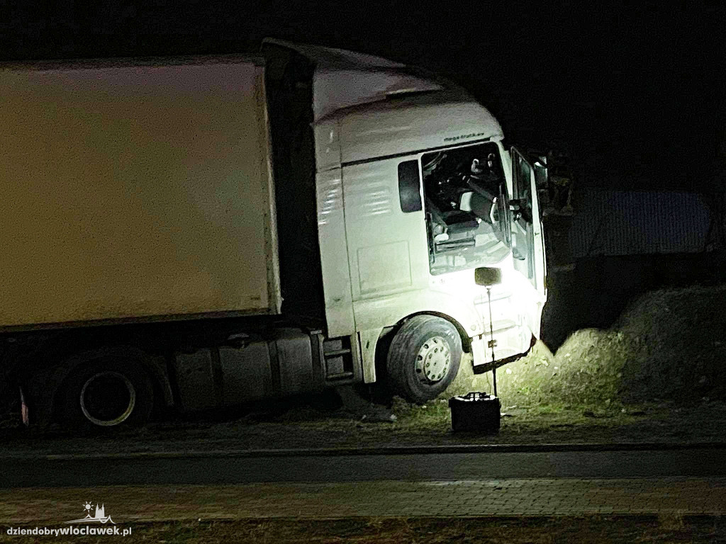 Wypadek ciężarówki na ul. Papieżka