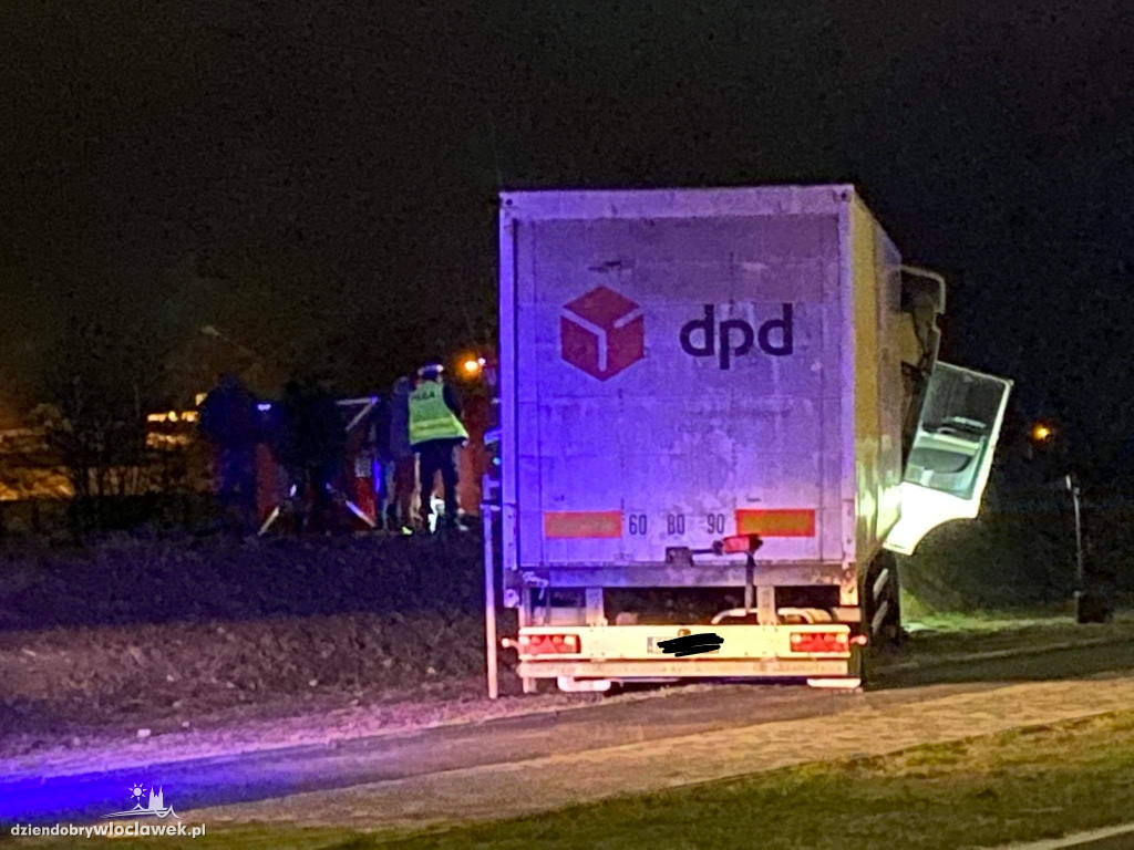 Wypadek ciężarówki na ul. Papieżka