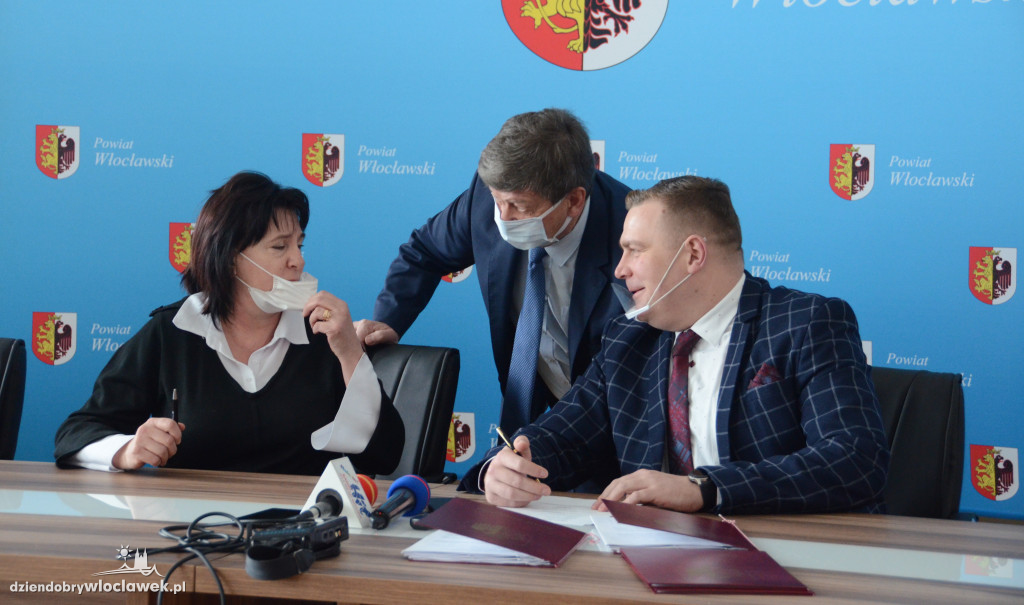 Umowy na przebudowę dróg powiatowych podpisane!