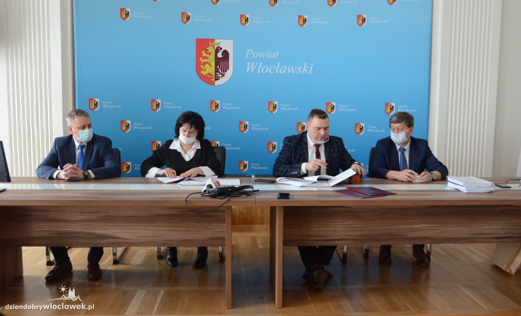 Umowy na przebudowę dróg powiatowych podpisane!