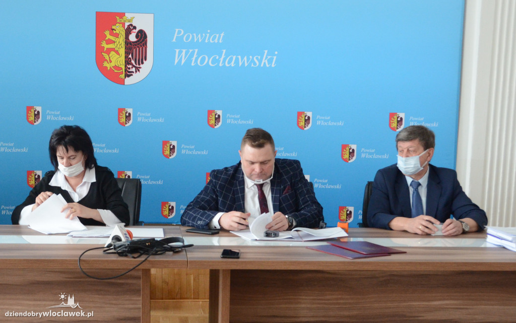 Umowy na przebudowę dróg powiatowych podpisane!