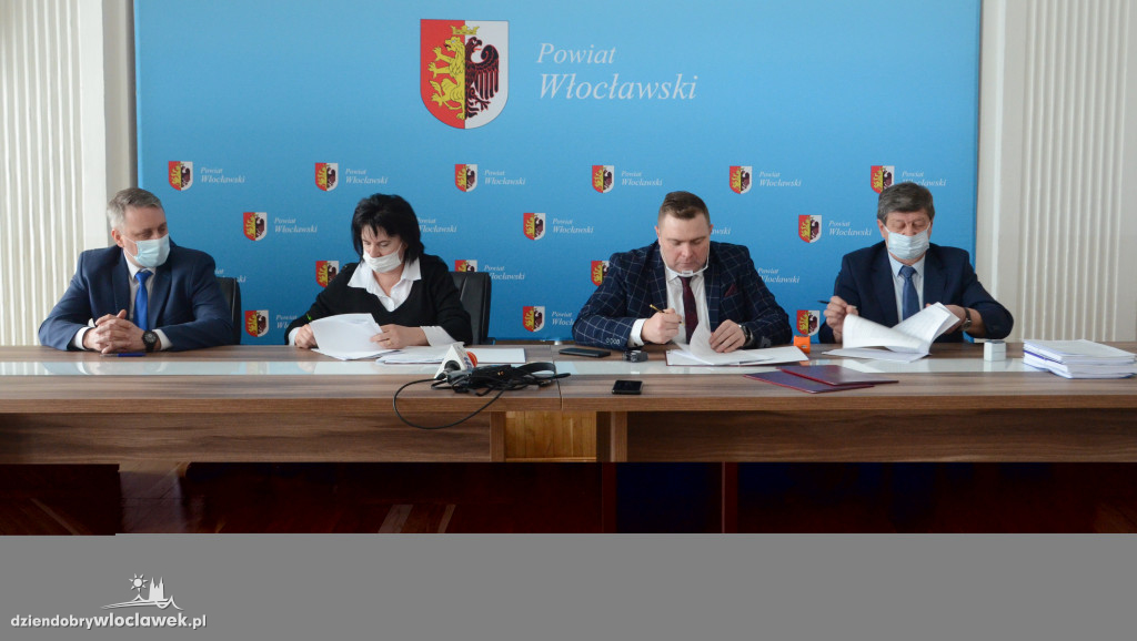 Umowy na przebudowę dróg powiatowych podpisane!