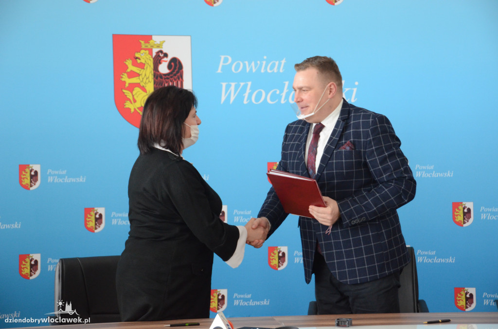Umowy na przebudowę dróg powiatowych podpisane!