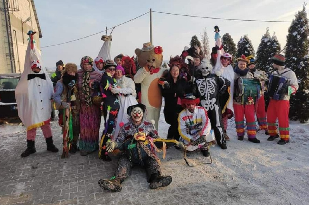 Korowód grup zapustnych w Wichrowicach