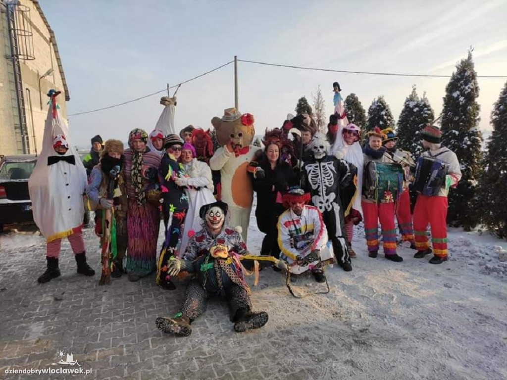 Korowód grup zapustnych w Wichrowicach